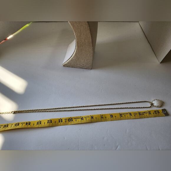 KENDRA SCOTT CORLEY WHITE AND GOLD NECKLACE - Picture 4 of 8